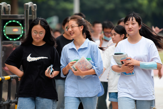 参加2022年高考，多少分才能上211大学？高中班主任给出“指南”