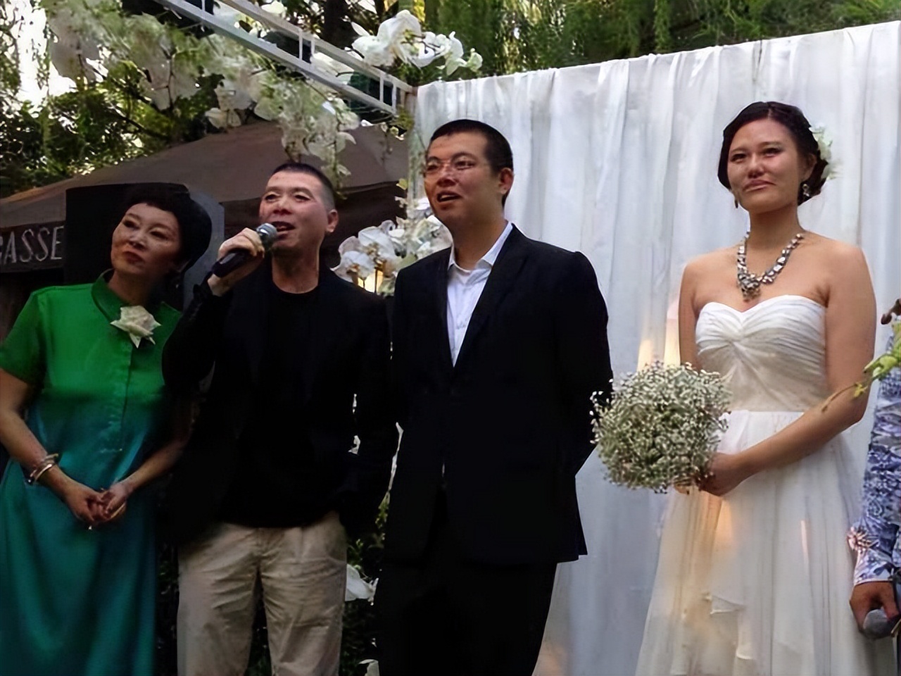 有人选择在娱乐圈硬混，有人选择保家卫国，同是星二代差距还挺大