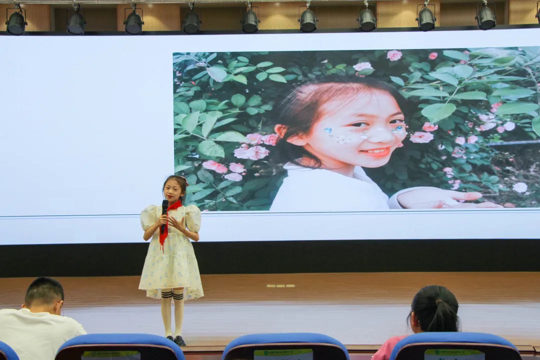 黄甲小学开展“人人参与科技节，我的科技节我做主”科技节活动