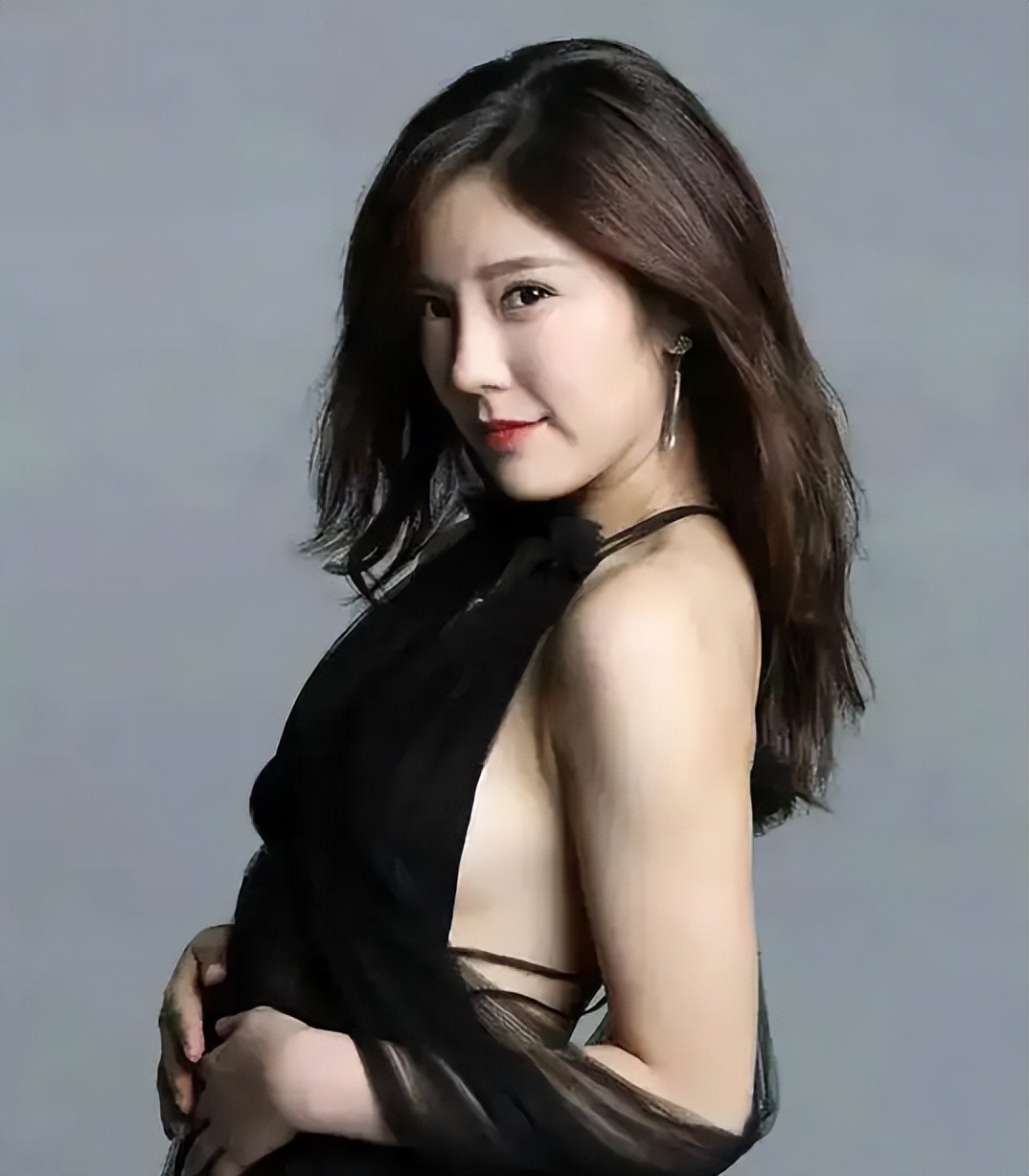 北景甜南奕欢：一个资源拿到手软，一个沉沦网大，今差距一目了然