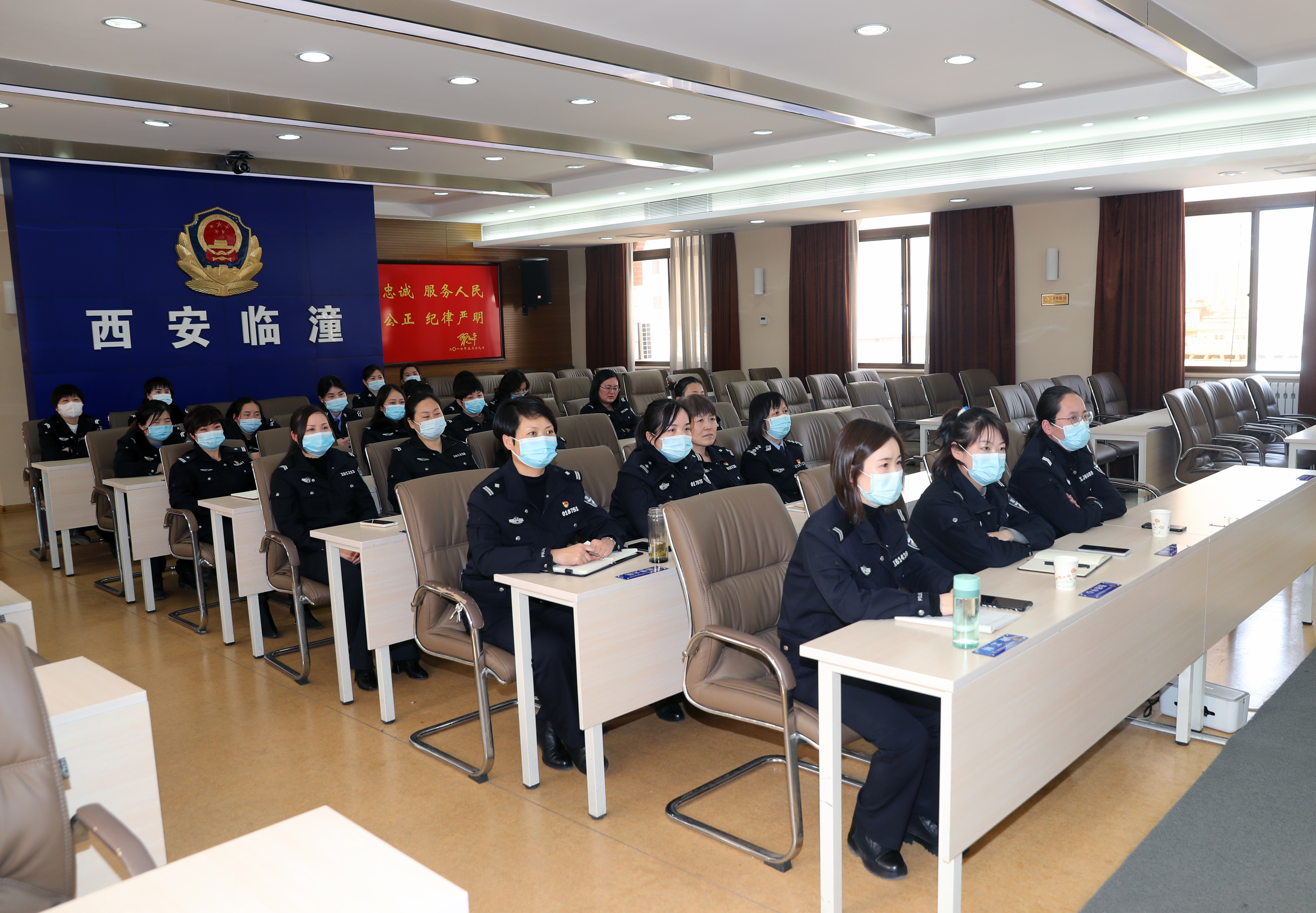 关爱女警 从心启航｜西安公安临潼分局组织举办“平衡工作家庭关系，提升女性幸福品质”的心理健康讲座