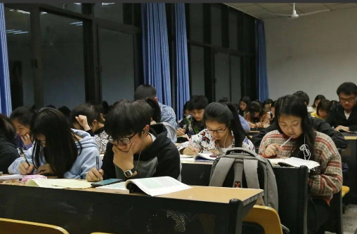 上大学没用？高学历的人还不是给低学历的人打工，过来人说出真相