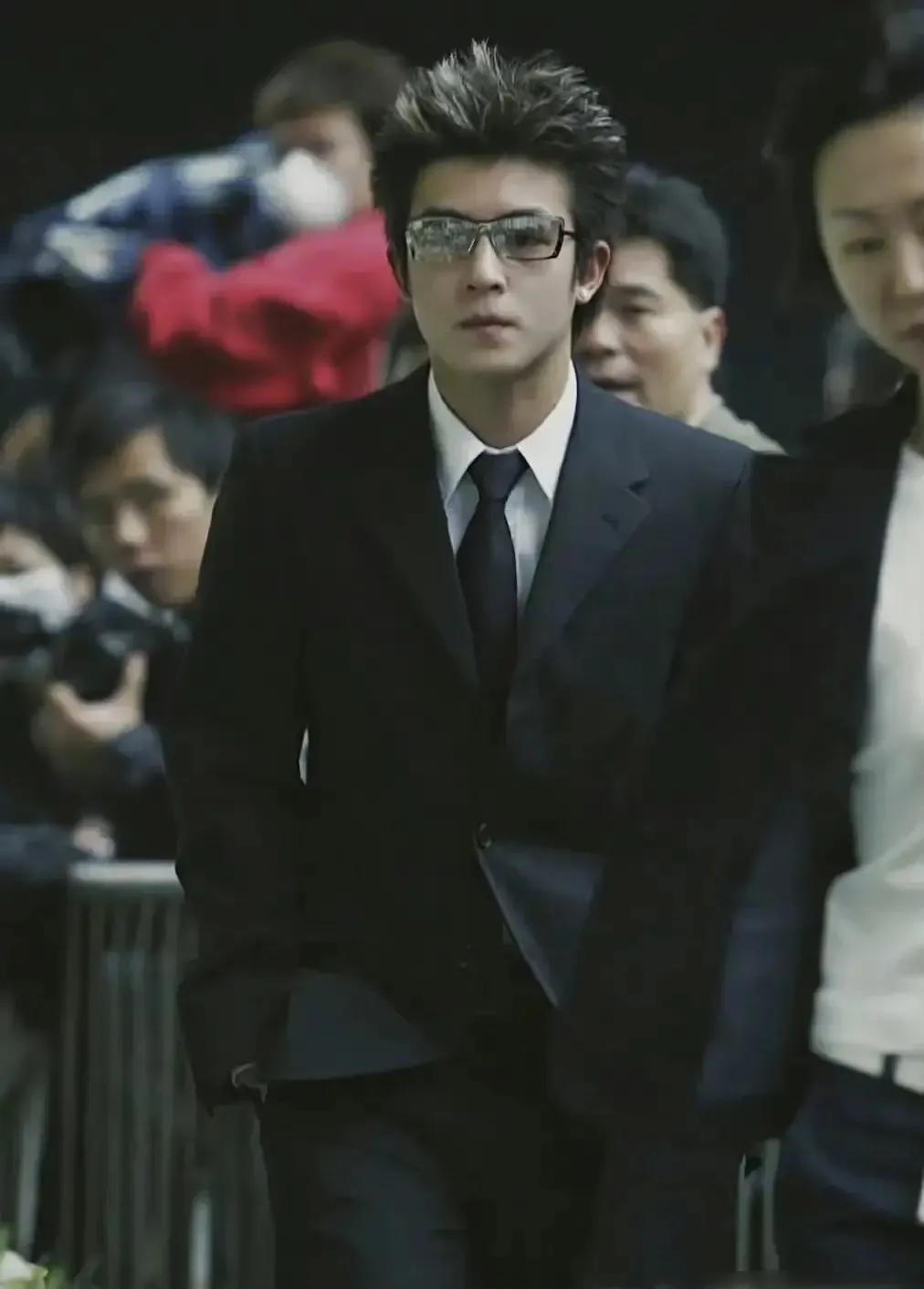 参加张国荣梅艳芳葬礼的众人