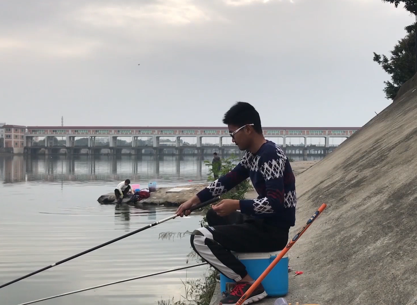 如何判断鲤鱼进窝？这两个技巧一看就会，比探鱼器还好使