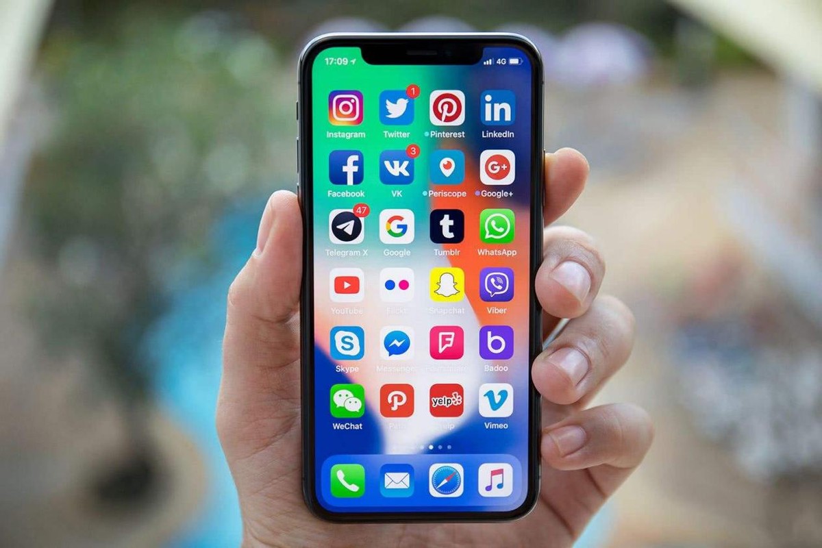 iPhone  X重新上架现货，256G来到2048元，用户：还能战5年
