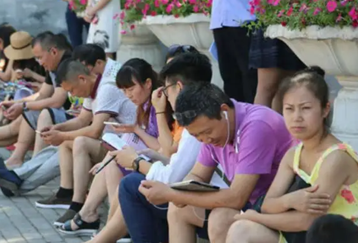 中考和高考当天，家长有必要“全天陪考”吗？机智的家长这样做