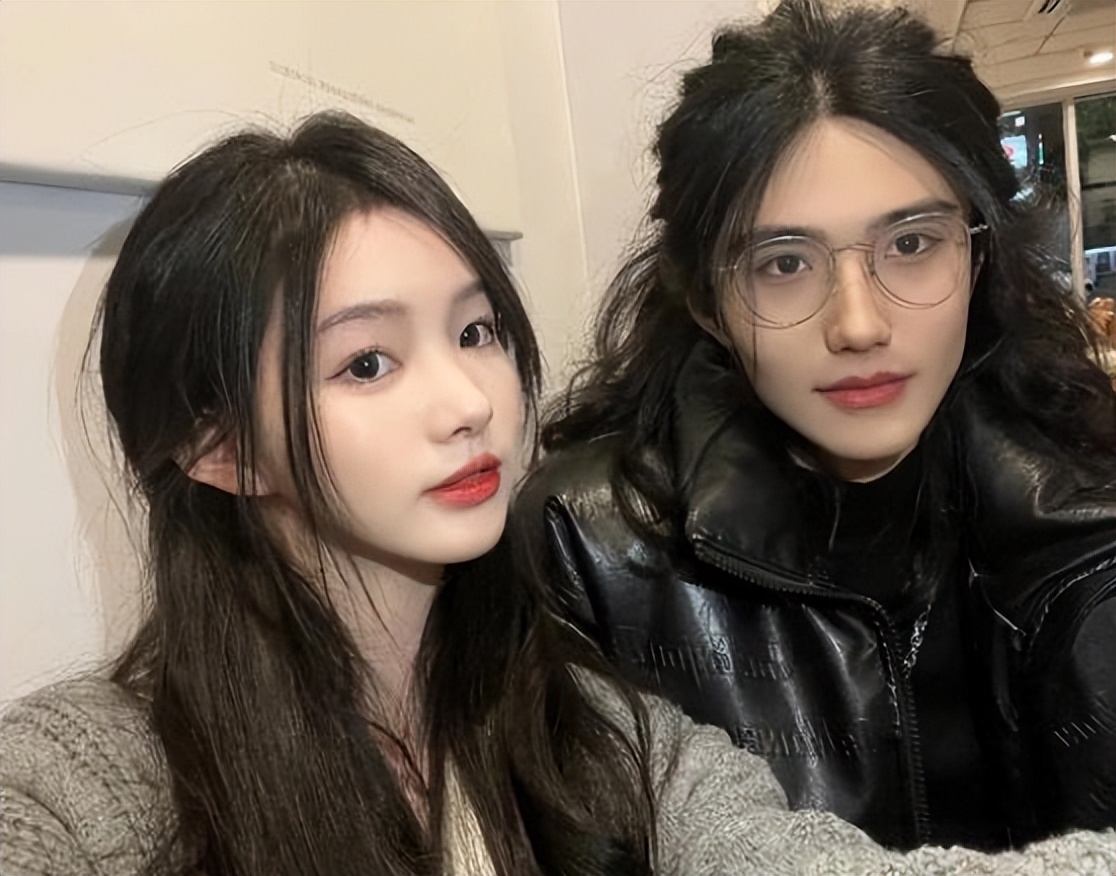 高校“长发飘飘”男生火了，五官端正眉目俊朗，网友：是男是女？