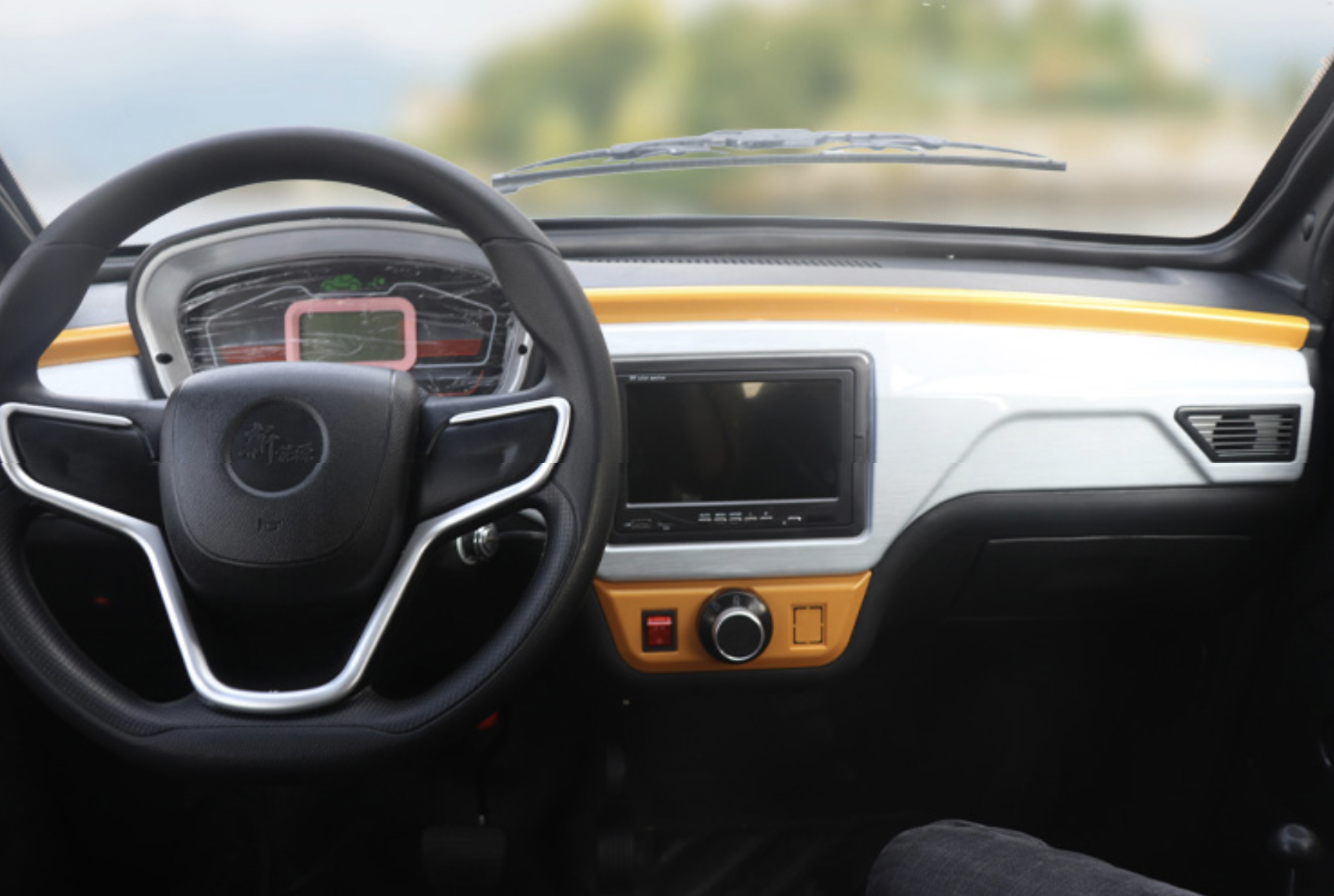 金彭四轮电动车评测:搭载1500w电机,舒适大空间,续航120公里