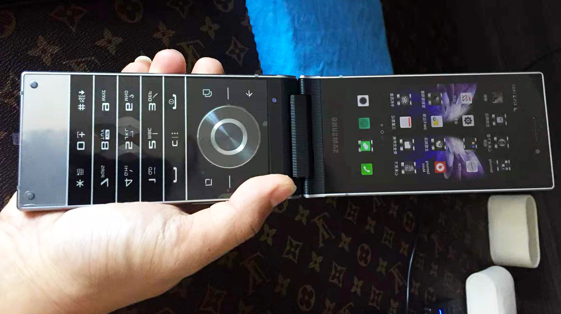 翻盖手机中的贵族特别贵的翻盖手机