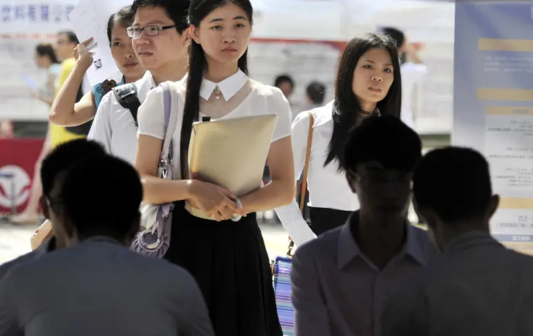 机关单位开始招“合同工”了，门槛不高还稳定，应往届生都有机会