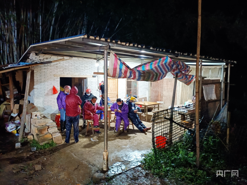 「广西藤县坠机救援」千山万弄间的摩托车增援大军