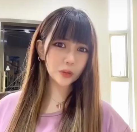 《变形计》里与李宏毅打架，14岁辍学的陈佩雯，如今却整容过度？