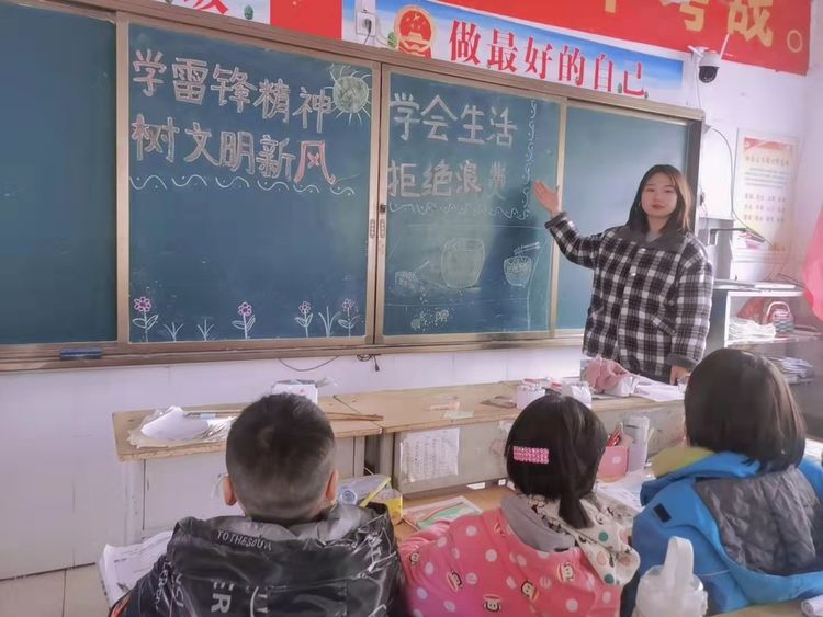 淅川县九重一中开展“学雷锋精神，树文明新风”主题活动