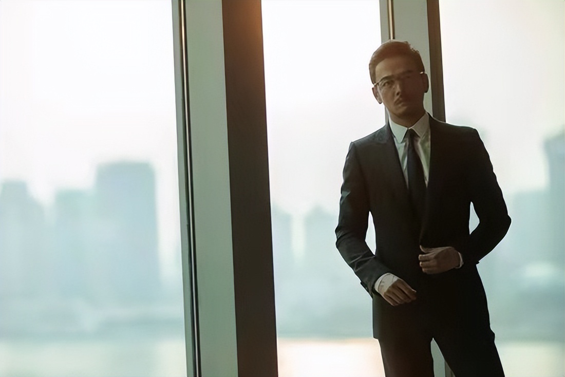 大叔们让让!这8位小鲜肉的"西装杀",个个"英俊潇洒"