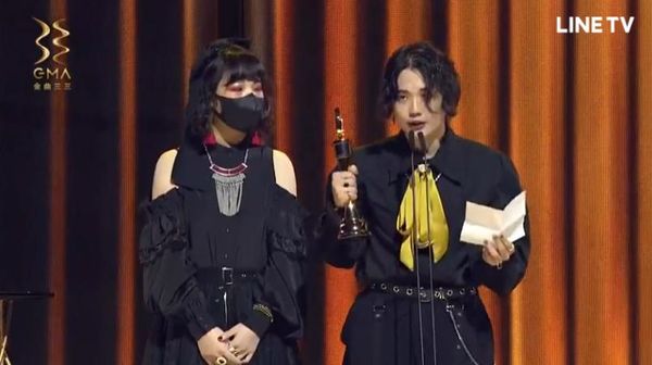 金曲奖／珂拉琪夺最佳新人！「献给为了性别种族语言努力的人们」