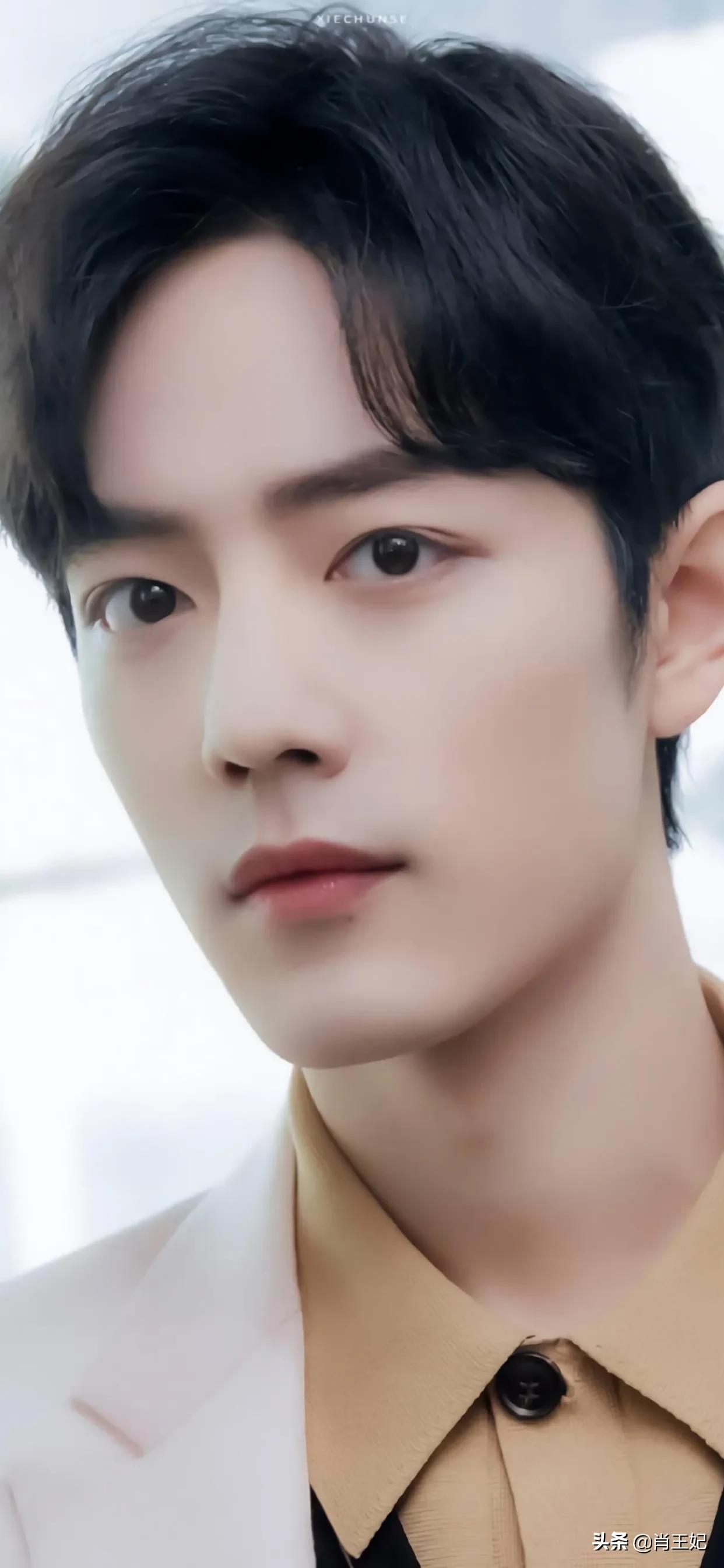 肖战他可真帅啊,帅到没边呀,这身材比例可太完美了