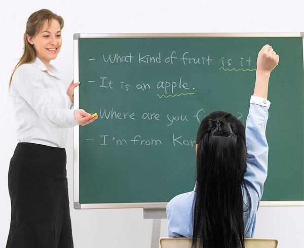 “将英语降为副科”呼声很高，教育部门回应，家长们意见不一