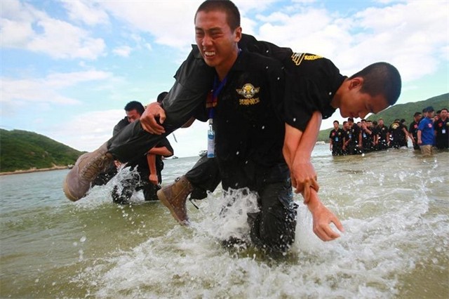 保镖训练营：每天20小时超负荷训练，练成后派到明星富豪身边