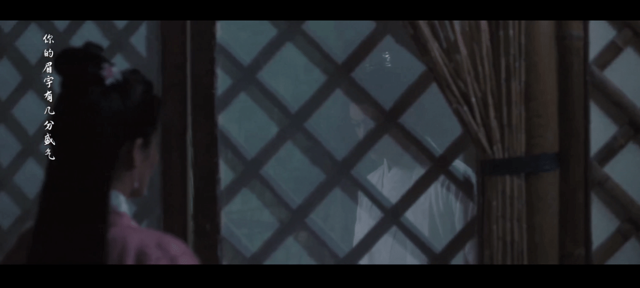 #任嘉伦#皇叔打伞☔的这两个镜头很赞