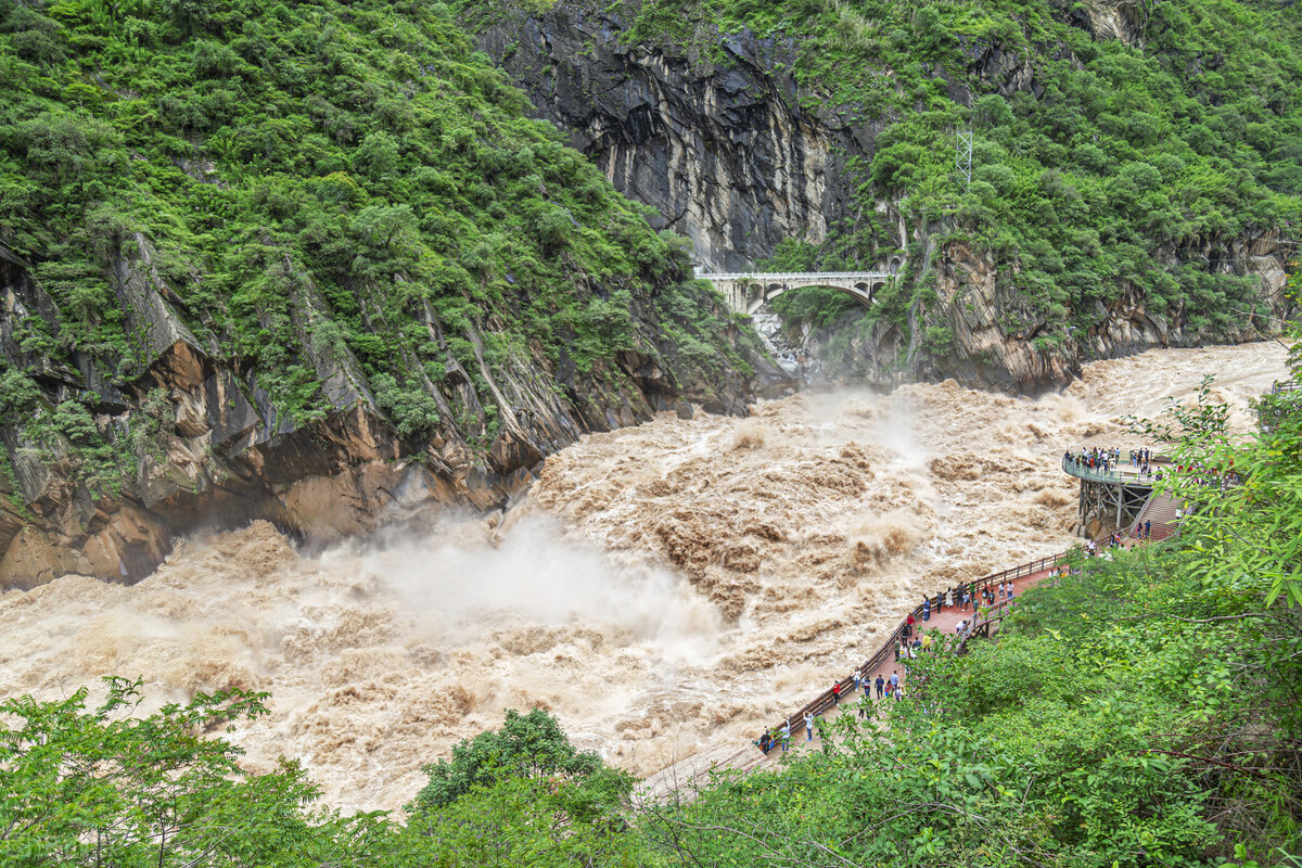 大河奔流 文/牛旭斌
