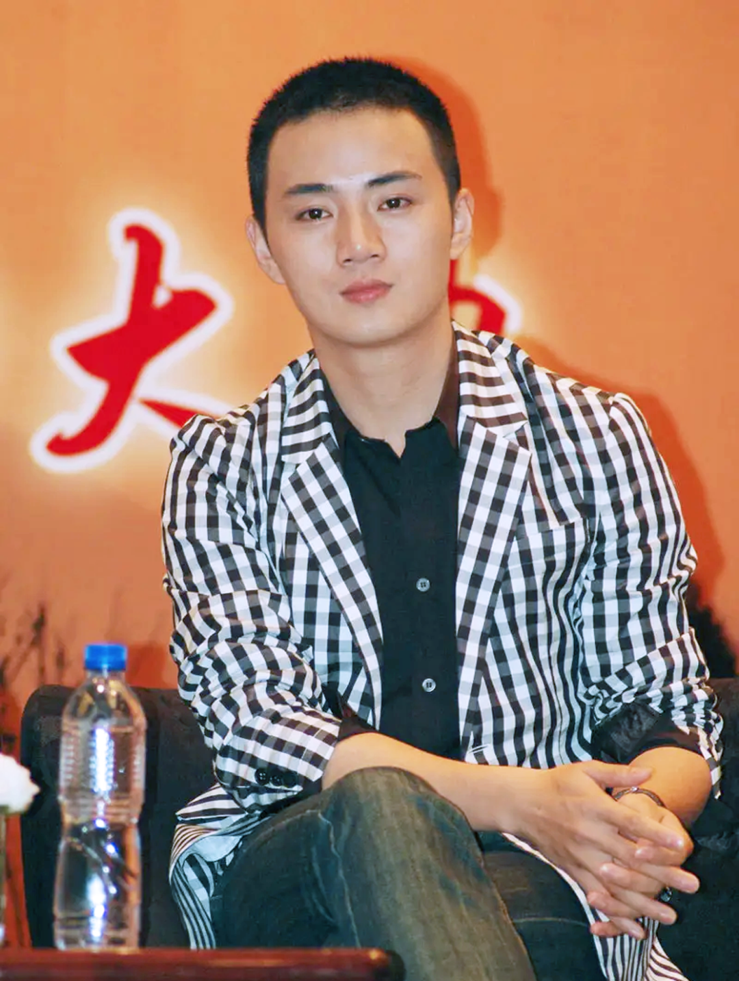 红得快，沉得也快，这9位“风光不再”的男星，如今有人露了原形