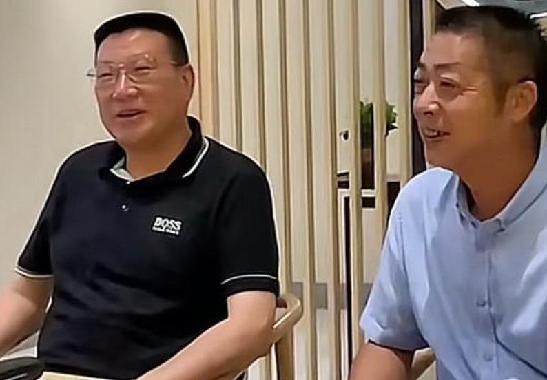 姚家男儿更新动态，晒街景感叹时光飞逝，网友力挺许姚田是一家人