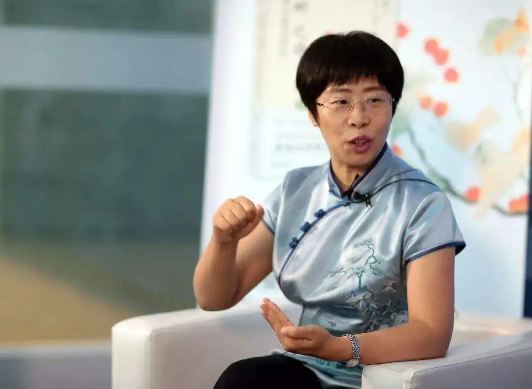 47岁不婚，却坚持追求白头偕老的婚姻，蒙曼老师有理性的女权主义