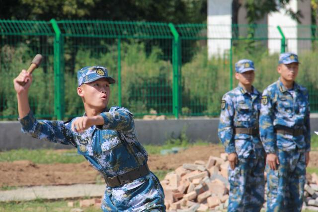 阳信：宋福旦中国扔手榴弹距离最远记录保持者