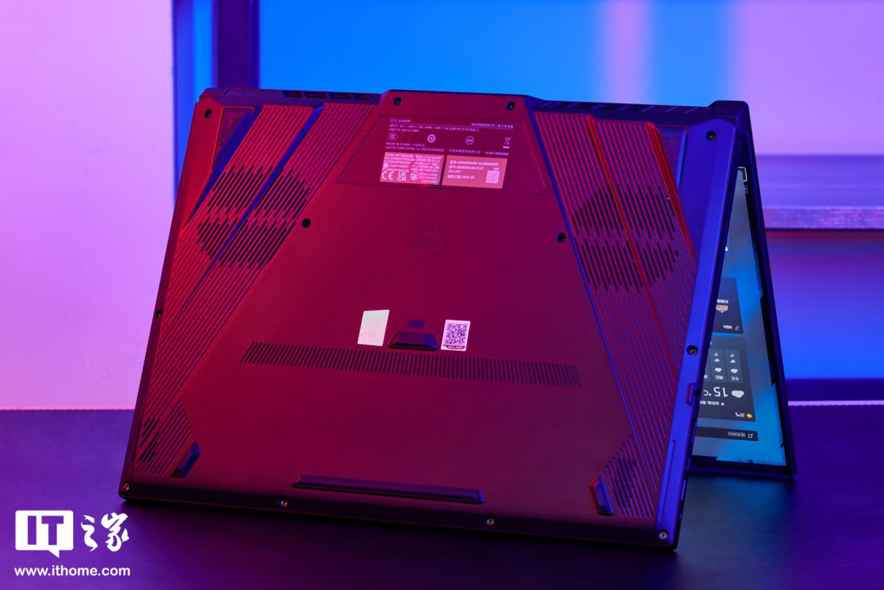 ROG 冰刃 6 双屏图赏：星云原画屏加持，双屏游戏本的终极形态