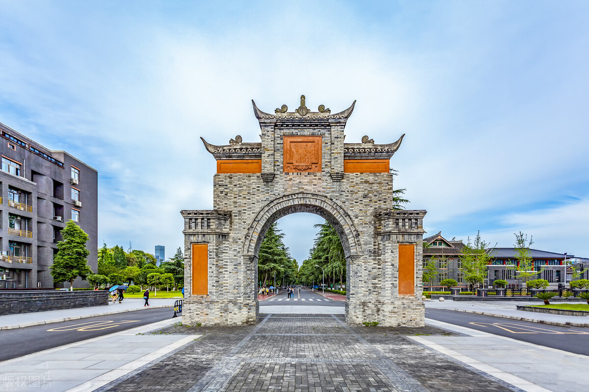 从计算机转入临床值得吗？四川大学转专业详解，转入计算机仅一成