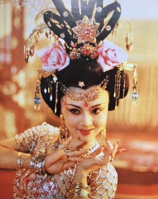 以前的宫廷剧真的很好看！现在有的宫廷剧拍得像皇帝要破产一样