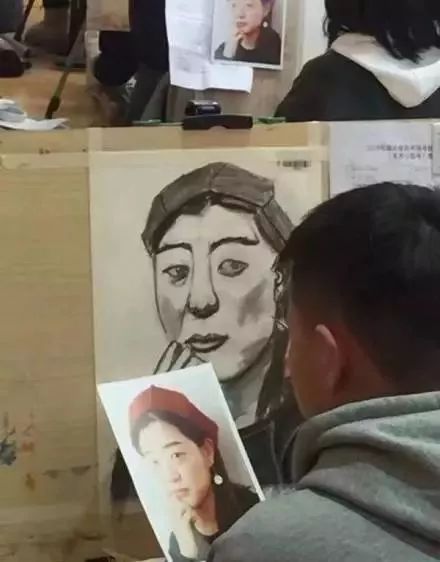 “画画静悄悄，必定在作妖”！画谁不像谁，气到老师飙泪，绝了