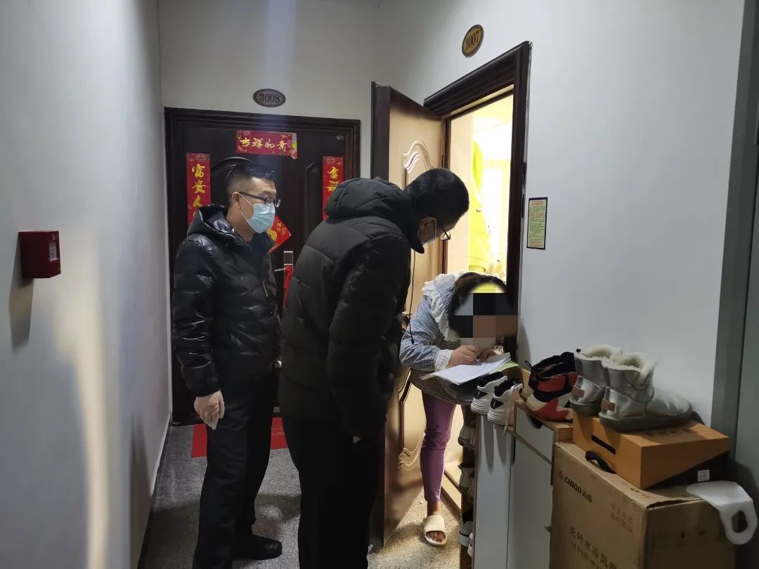 辉南县人民法院组织干警下沉社区开展重点人群核酸检测动员工作