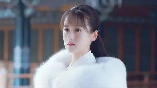 虎背熊腰别穿貂，有人臃肿邋遢，有人雍容华贵，差别太明显