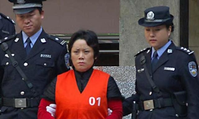 当代“武则天”谢才萍：黑帮女老大，同时包养16名男子，只为享乐