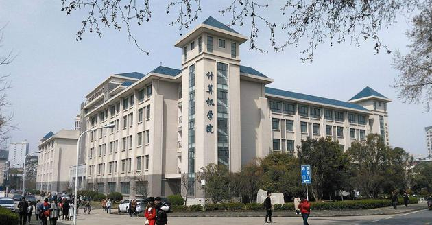 武汉大学裁撤“鸡肋”专业，在校生看法罕见统一：早应该淘汰掉了