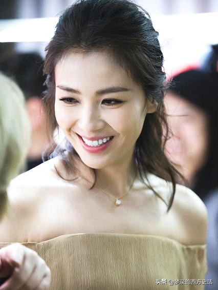 上半身貌美如花，下半身歪七八扭，这9位女星镜头前后反差好大