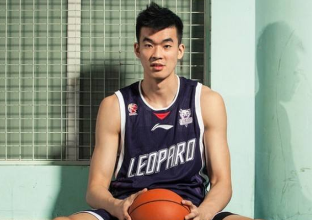 "小姚明"李慕豪,13岁身高187cm,与沈梓捷称为深圳双塔