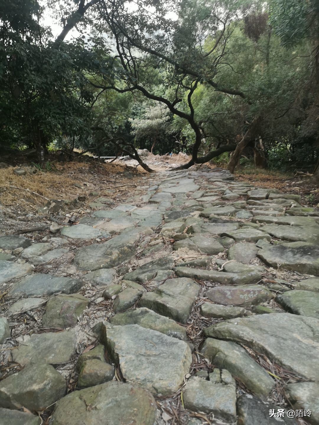 七娘山(高岭古村：七娘山400年历史的明清古村，如今被驴友称为“鬼村”)