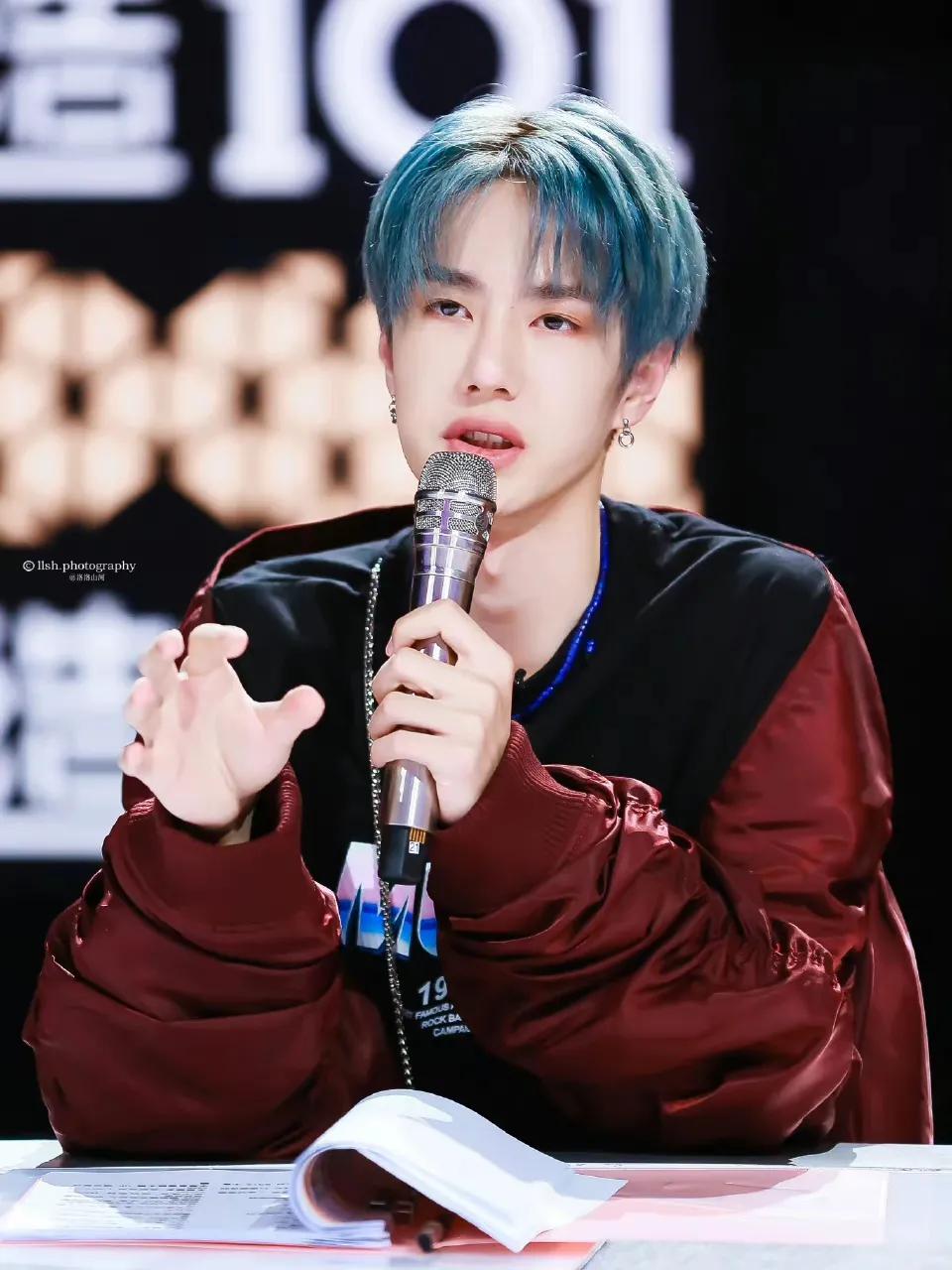 男明星绝美"发色":王一博鹿晗视觉盛宴,网友:爱豆就是要染发