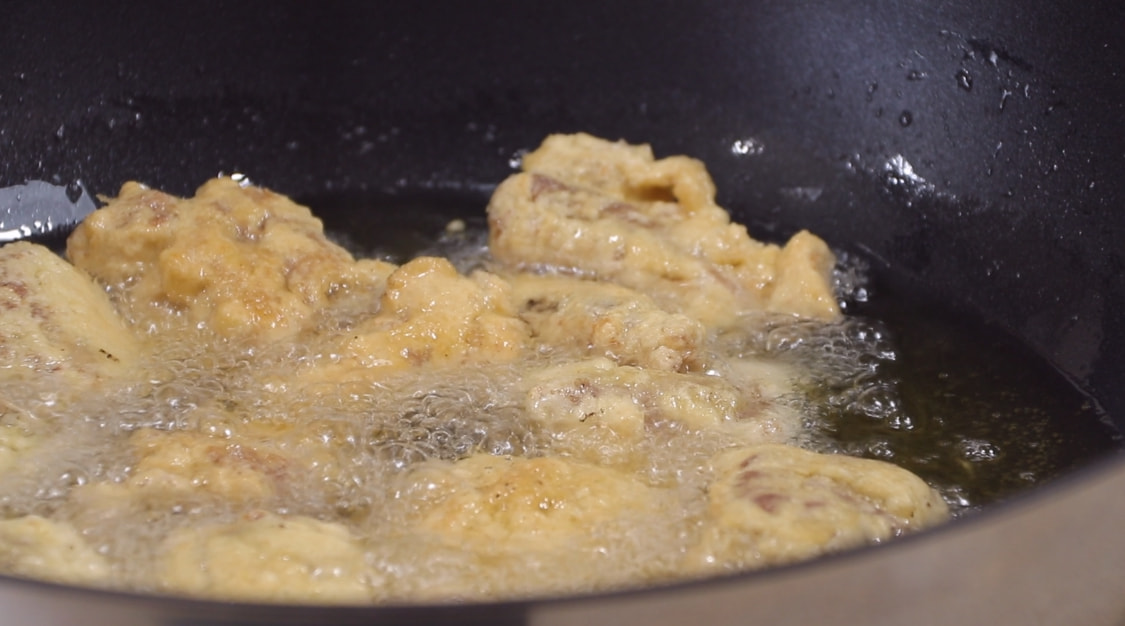 排骨又出新做法了，往里面淋1个鸡蛋，外酥里嫩，及早了解