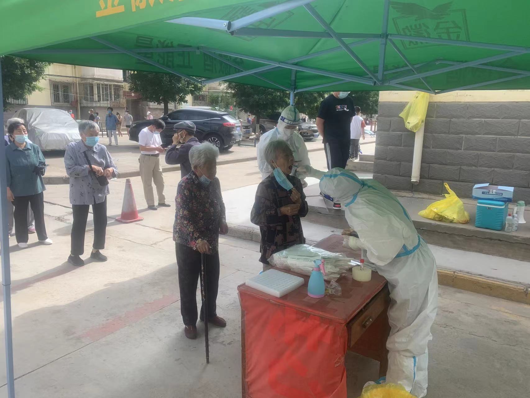西固区新城镇新冶路社区：有爱 有序 有速度 全力开展核酸检测