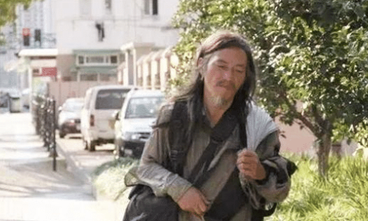 北京理工状元学霸姚远，以捡垃圾为生流浪12年，他后来怎么样了？