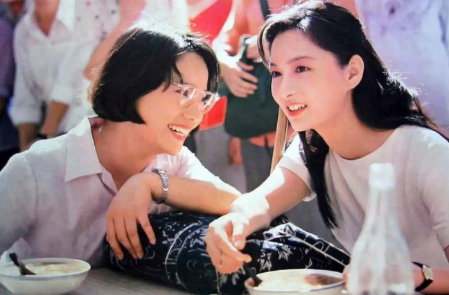 挂历女神殷亭茹：爆红后退圈，中年丧夫，晚年又病死他乡令人唏嘘