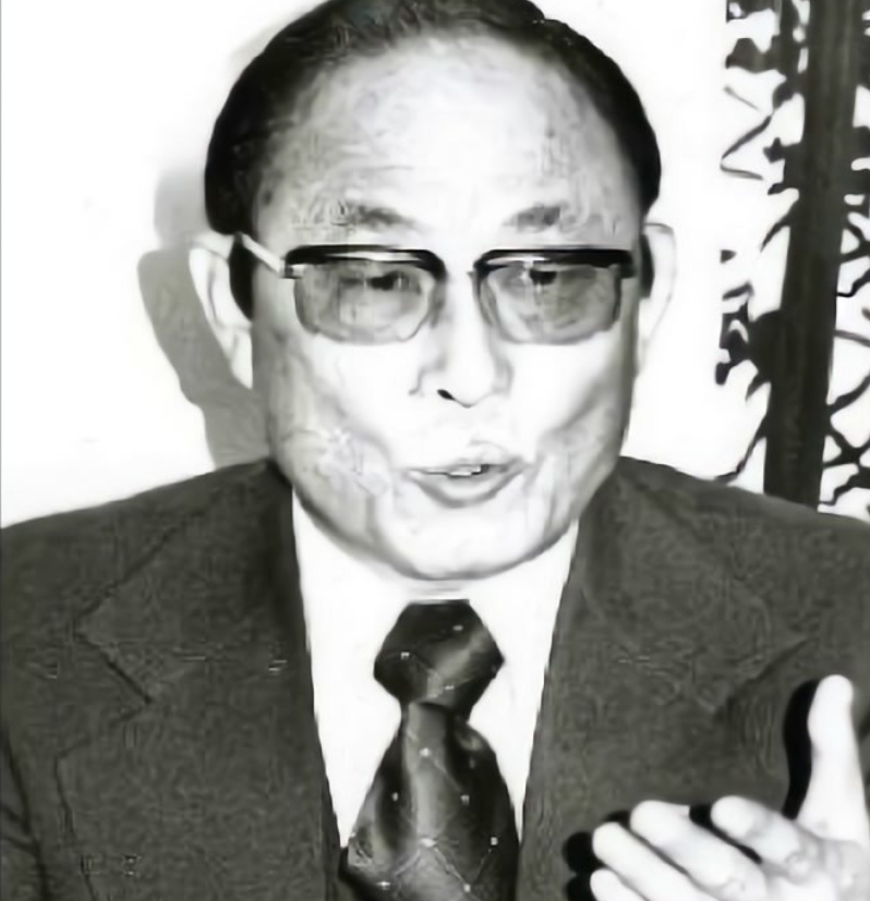 郑维罗：靠一只狗将总统送进牢房，让亲妈入狱18年，自己反而无罪