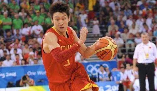 中国球员为什么没有nba选秀(中国球员进入NBA的敲门砖，二轮秀王治郅场均25分，状元姚明呢？)