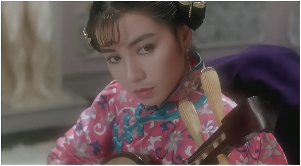 “霞玉芳红”，她的“红”，你碰不起