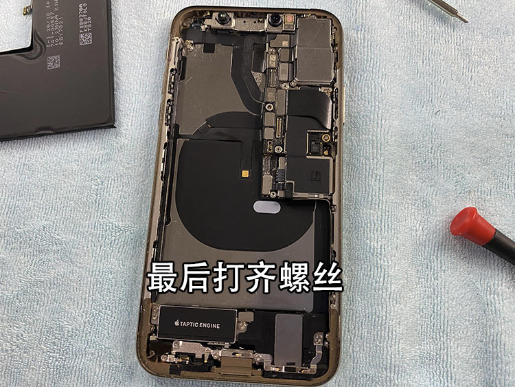 iPhone XS MAX更换大容量电池，续航直接翻倍，看完你也可以自己换