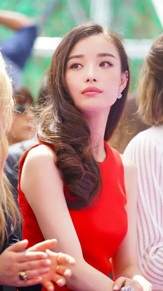 倪妮惊艳写真照