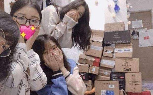 北大食堂偷拍照流出，师生的“反常”行为，让普通学子为之羞愧